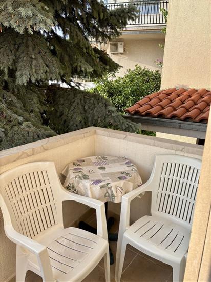 Room S1, for 2 persons