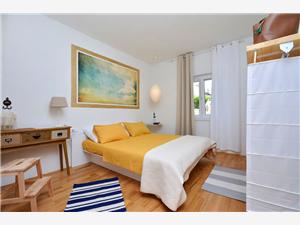 Apartment Pepica Postira - island Brac, Stone house, Size 60.00 m2, Airline distance to the sea 200 m