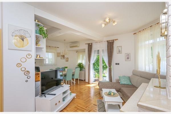 Apartment A1, for 5 persons