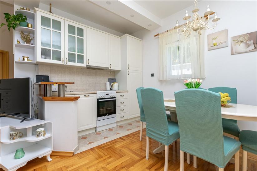 Apartment A1, for 5 persons