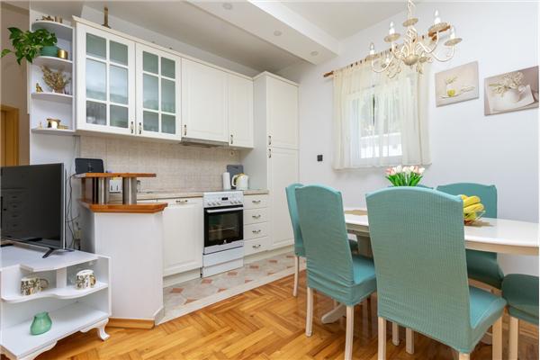 Apartment A1, for 5 persons