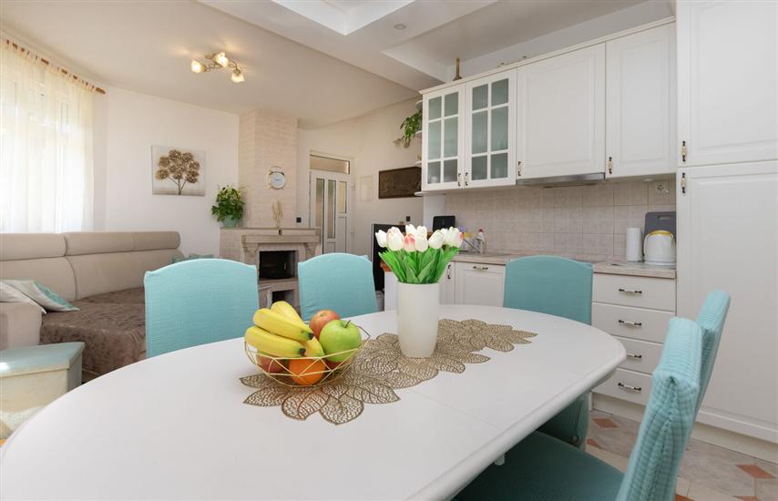 Apartment A1, for 5 persons