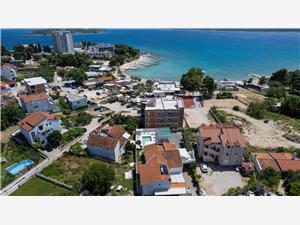 Apartments Manda Vodice, Size 30.00 m2, Accommodation with pool, Airline distance to the sea 70 m