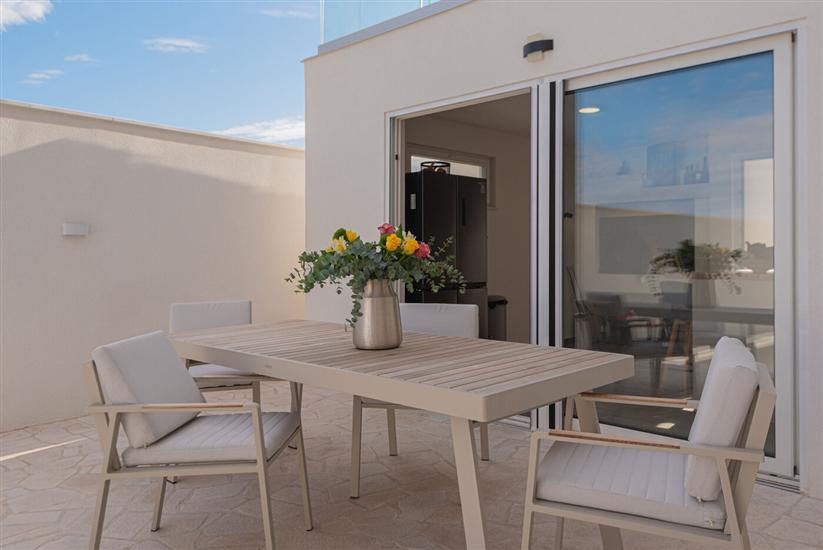 Apartmaji Villa Radelj B&B