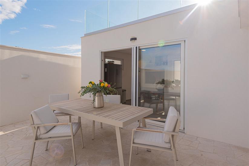Apartmaji Villa Radelj B&B