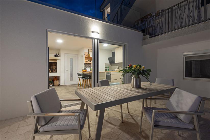 Apartmaji Villa Radelj B&B
