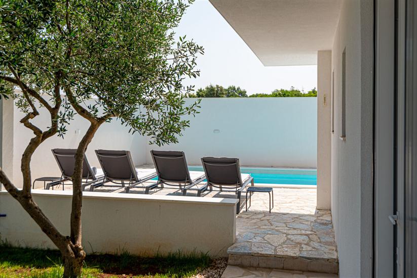 Apartmaji Villa Radelj B&B