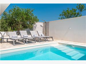 Apartments Villa Radelj Pirovac, Size 70.00 m2