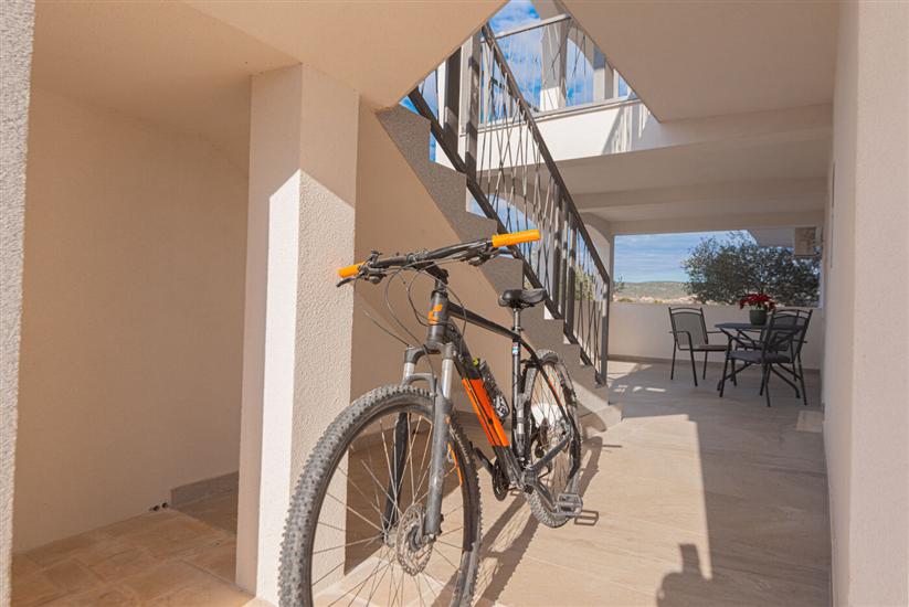 Apartmaji Villa Radelj B&B