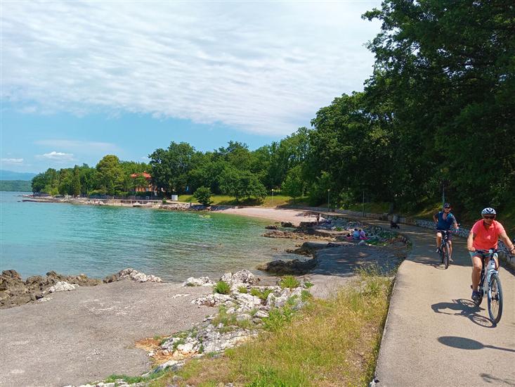 Apartments Njivice Rosulje