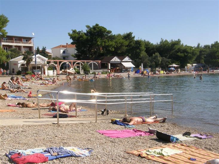 Apartmaji Villa Radelj B&B