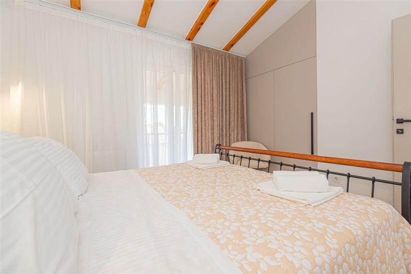 Apartment A1, for 5 persons