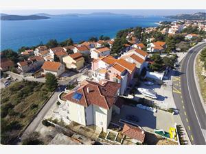 Apartments Anka Zaboric (Sibenik), Airline distance to the sea 250 m, Airline distance to town centre 700 m