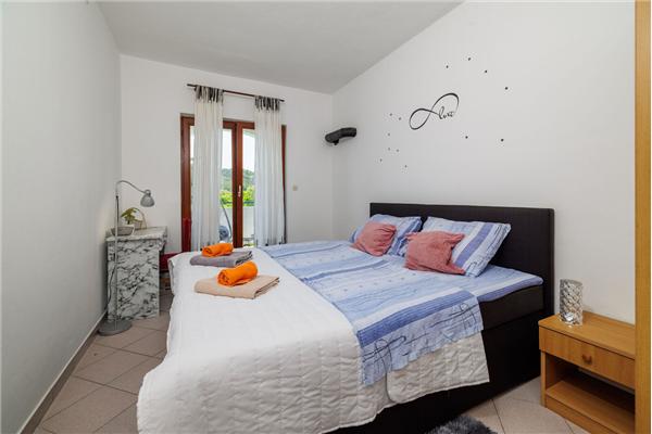 Apartment A1, for 5 persons