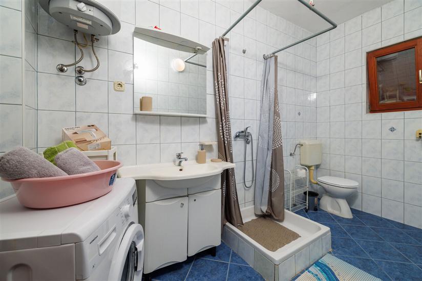 Apartment A1, for 5 persons