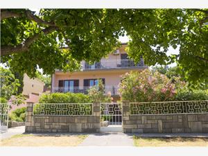 Apartments Adriana Klenovica (Novi Vinodolski), Size 54.00 m2, Airline distance to the sea 150 m
