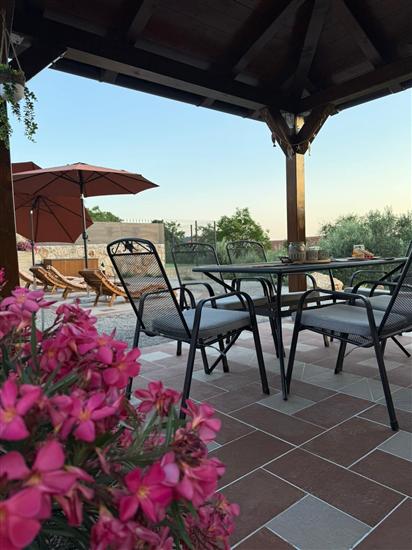 House Stara kuća-old stone house