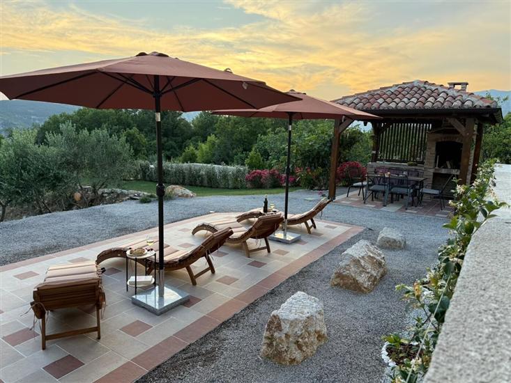 House Stara kuća-old stone house