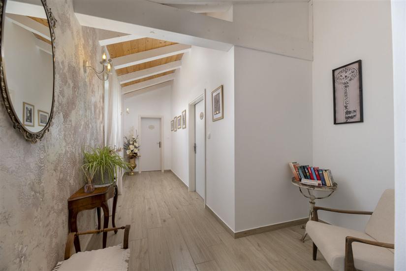 House K1, for 10 persons