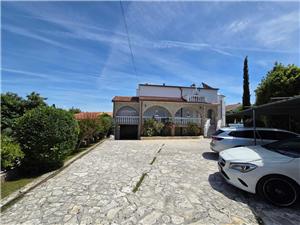 Accommodation with pool Kvarners islands,BookŽeljkaFrom 129 €