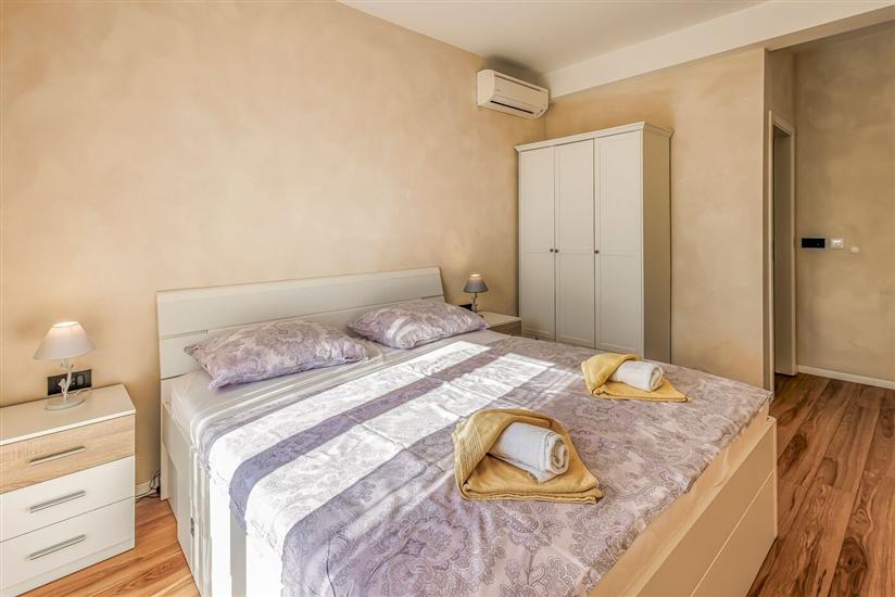 House K1, for 12 persons