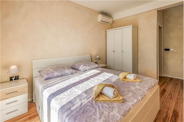 House K1, for 12 persons