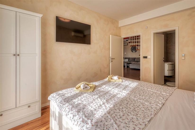 House K1, for 12 persons