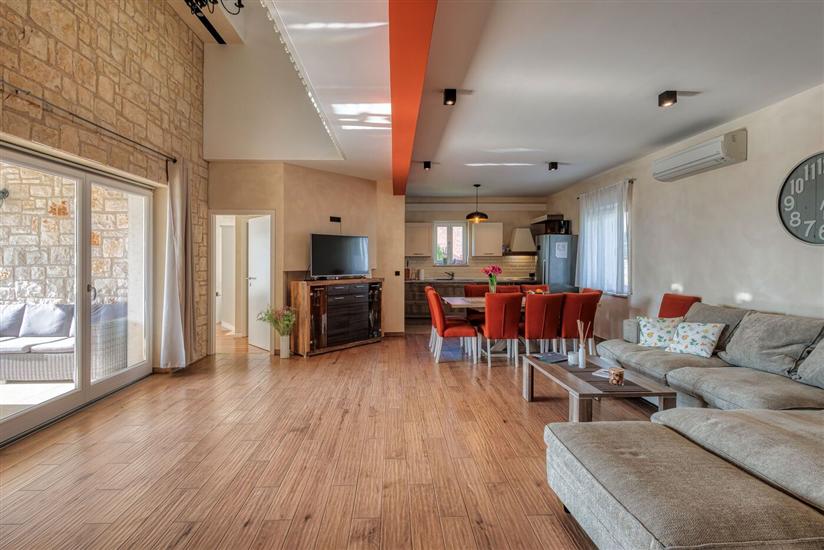 House K1, for 12 persons