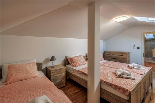 House K1, for 12 persons