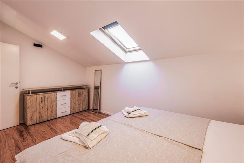 House K1, for 12 persons