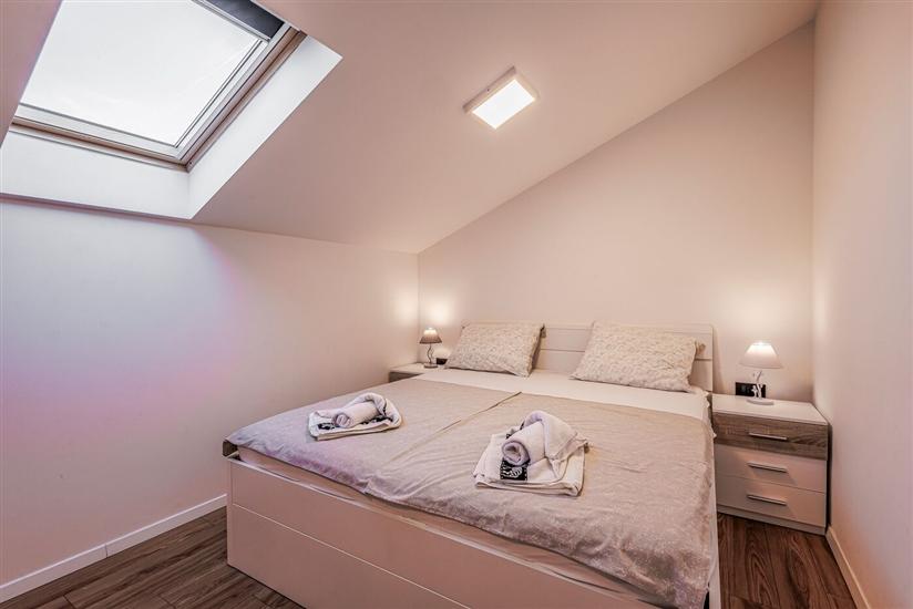 House K1, for 12 persons