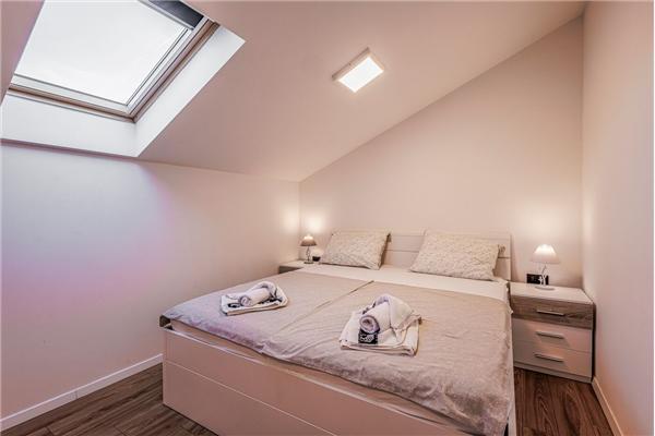 House K1, for 12 persons