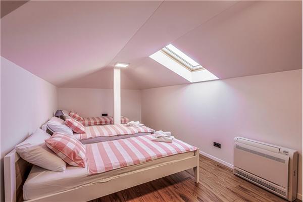 House K1, for 12 persons