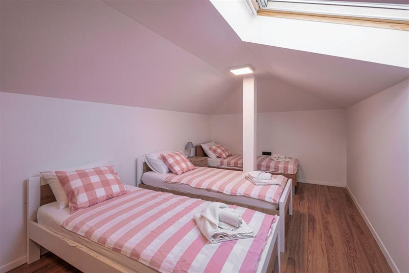 House K1, for 12 persons