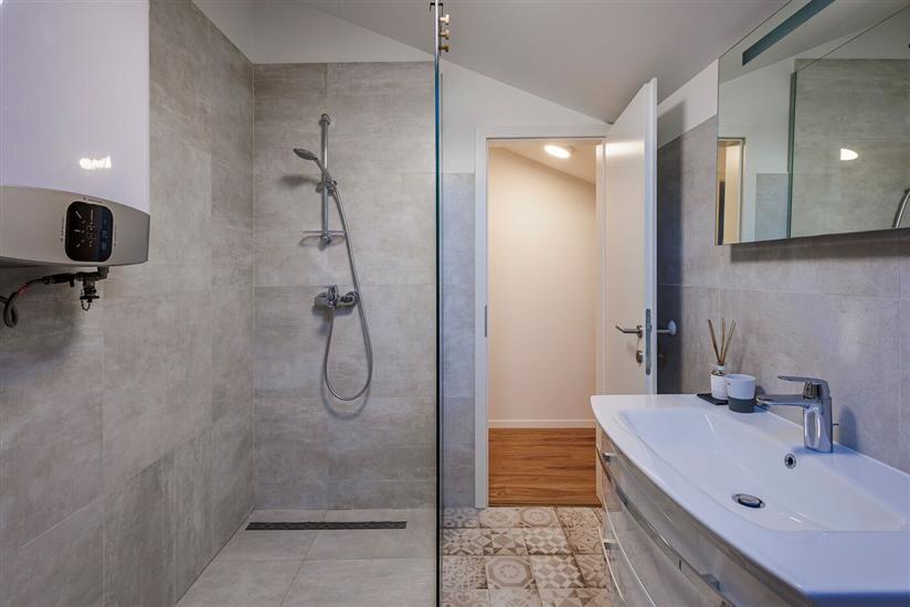 House K1, for 12 persons