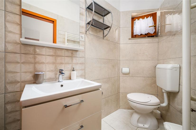 Apartment A1, for 5 persons