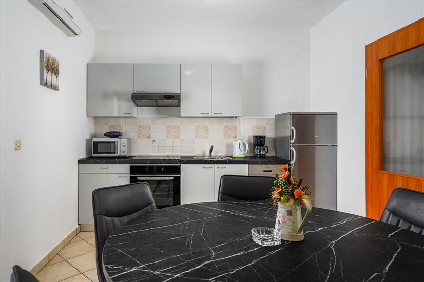 Apartment A1, for 5 persons