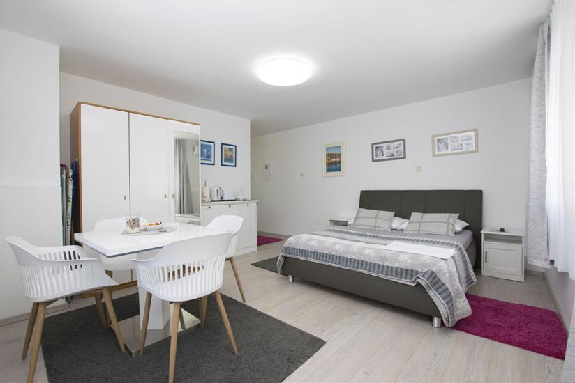 House K1, for 10 persons