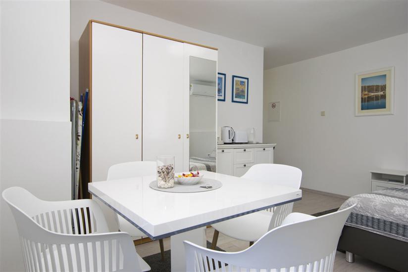 House K1, for 10 persons