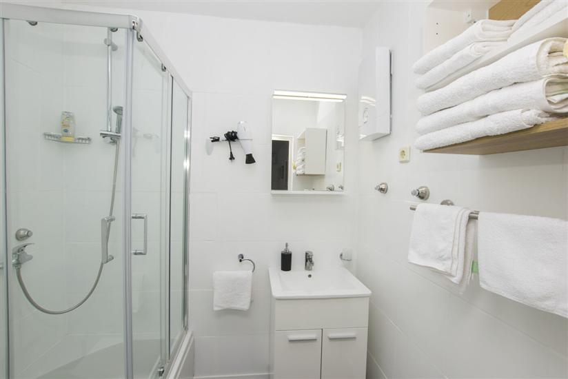 House K1, for 10 persons