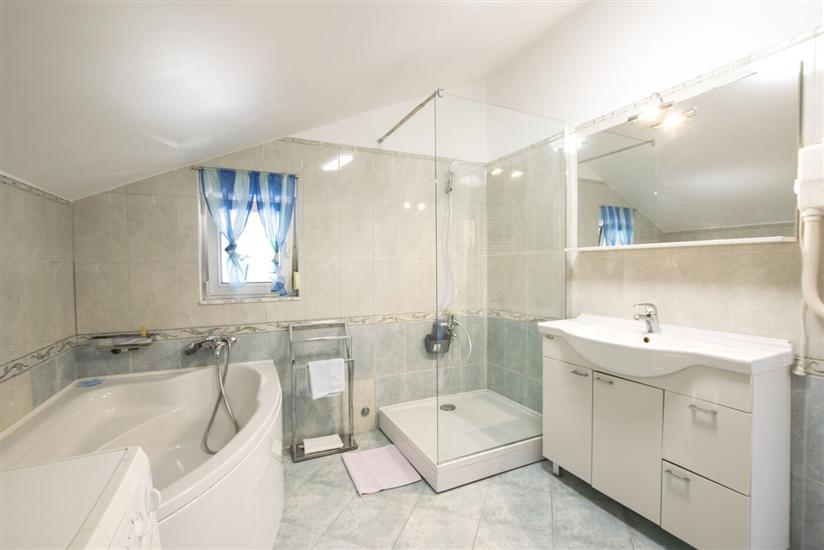 Apartment A5, for 5 persons