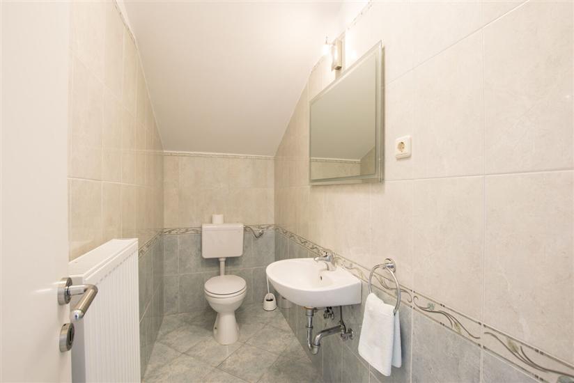 Apartment A5, for 5 persons