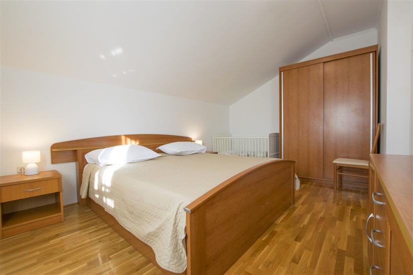 Apartment A5, for 5 persons