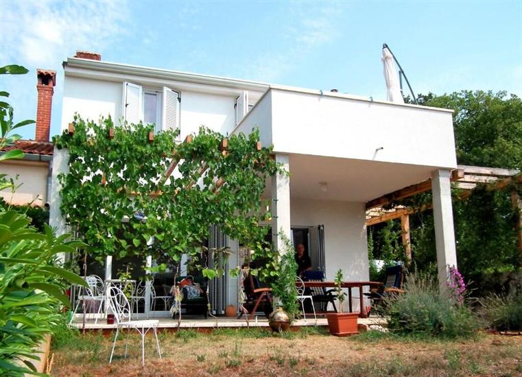 Apartments Ari i Segi