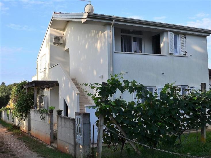 Apartments Ari i Segi