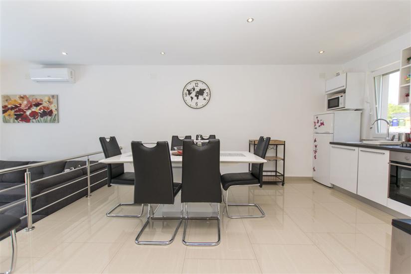 Hiša K1, na 7 osebe