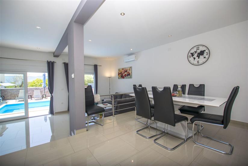 Hiša K1, na 7 osebe