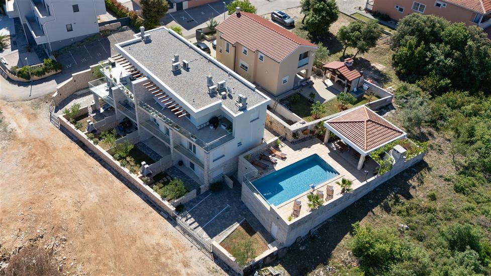 Apartments Antonija and Robert