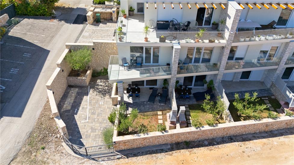 Apartments Antonija and Robert