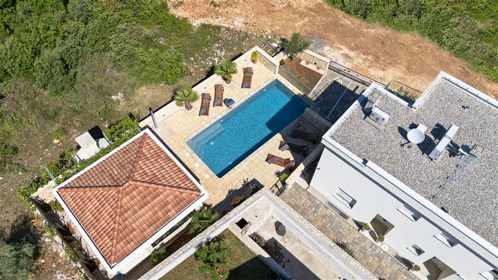 Apartments Antonija and Robert